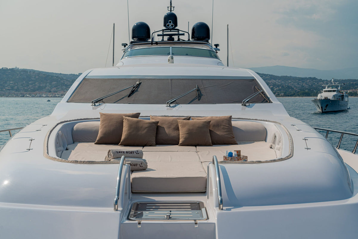 LOVE BOAT